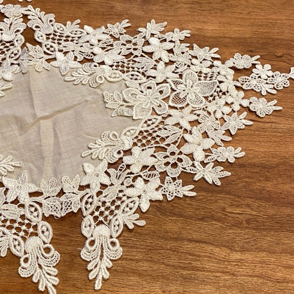 2 TWO beautiful hand made LACE doilies VINTAGE - Picture 9 of 16